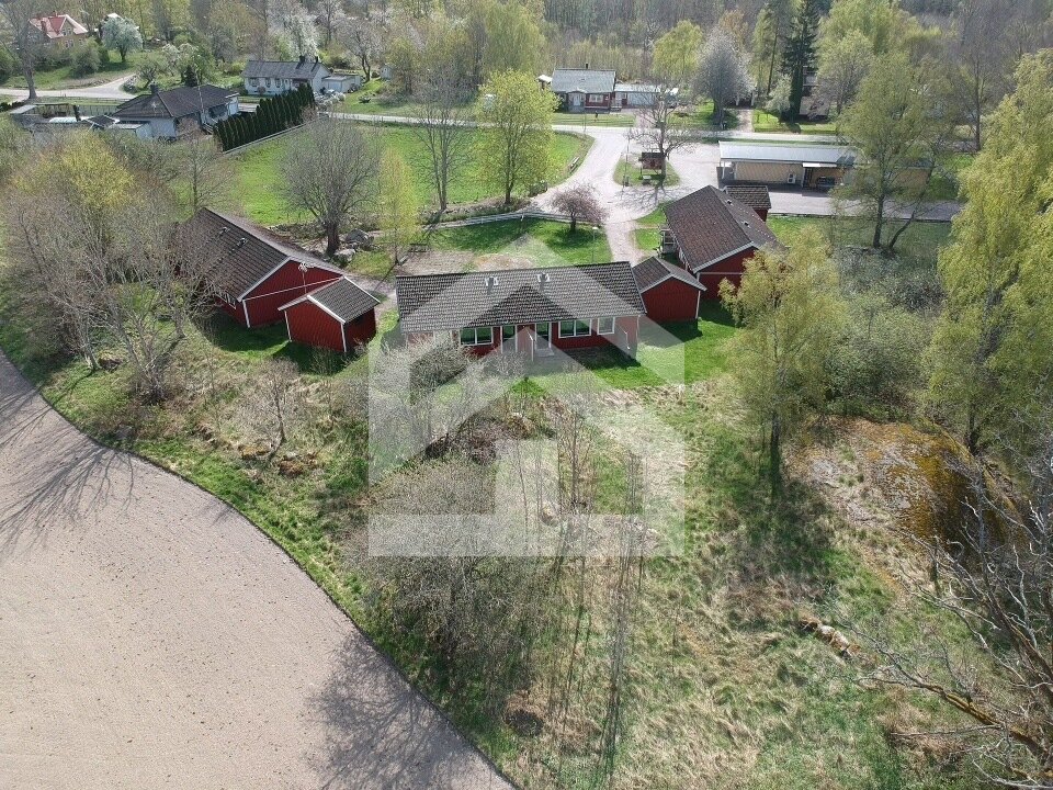 Drei bezugsfertige Schwedenhäuser auf großem Grundstück in Süd Schweden nahe See und Meer