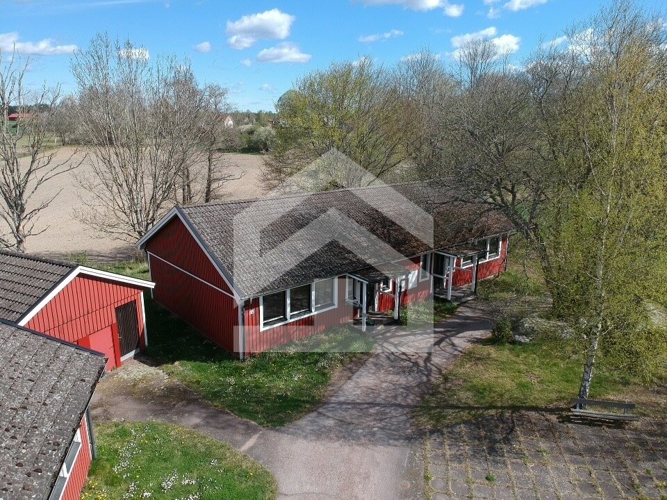 Drei bezugsfertige Schwedenhäuser auf großem Grundstück in Süd Schweden nahe See und Meer