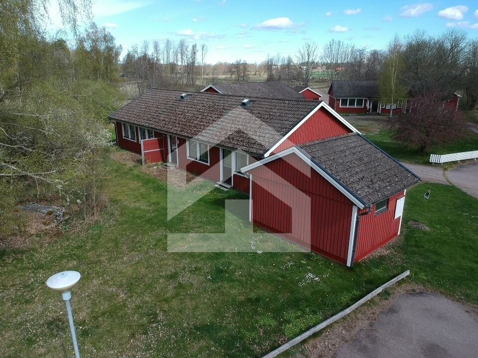 Drei bezugsfertige Schwedenhäuser auf großem Grundstück in Süd Schweden nahe See und Meer