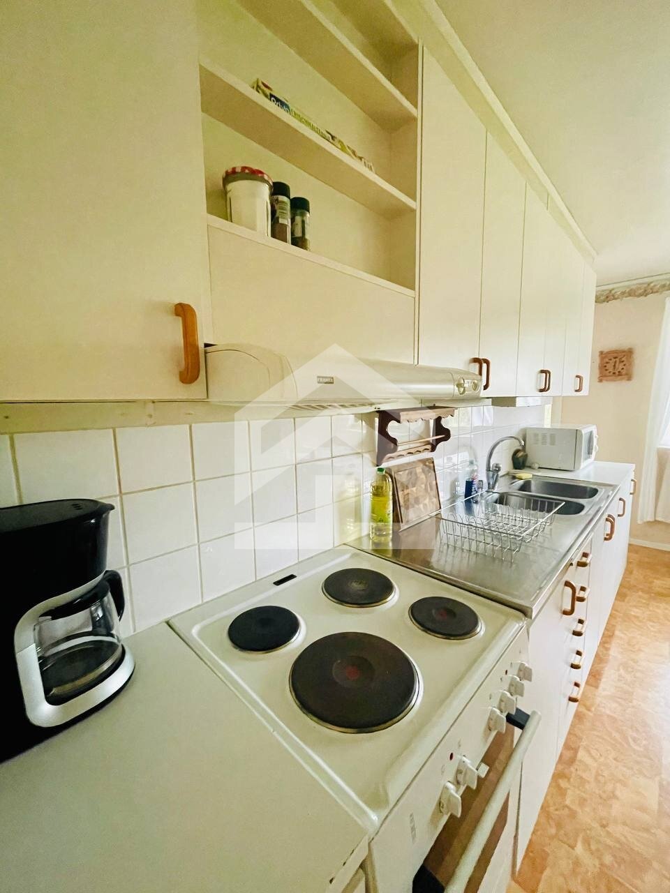 Drei bezugsfertige Schwedenhäuser auf großem Grundstück in Süd Schweden nahe See und Meer