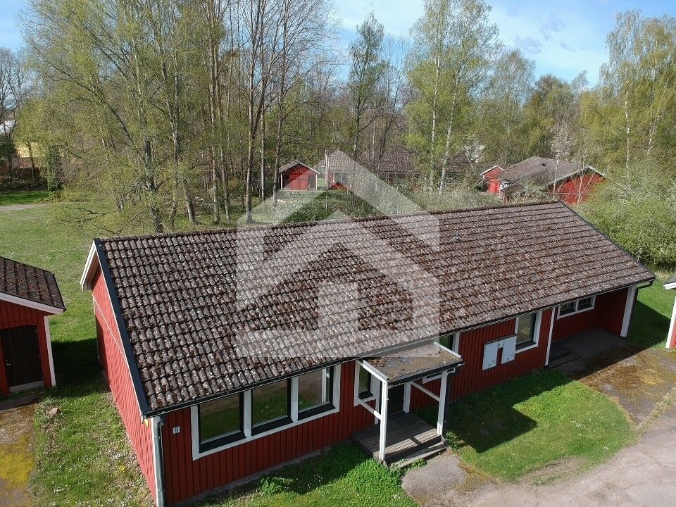 Drei bezugsfertige Schwedenhäuser auf großem Grundstück in Süd Schweden nahe See und Meer