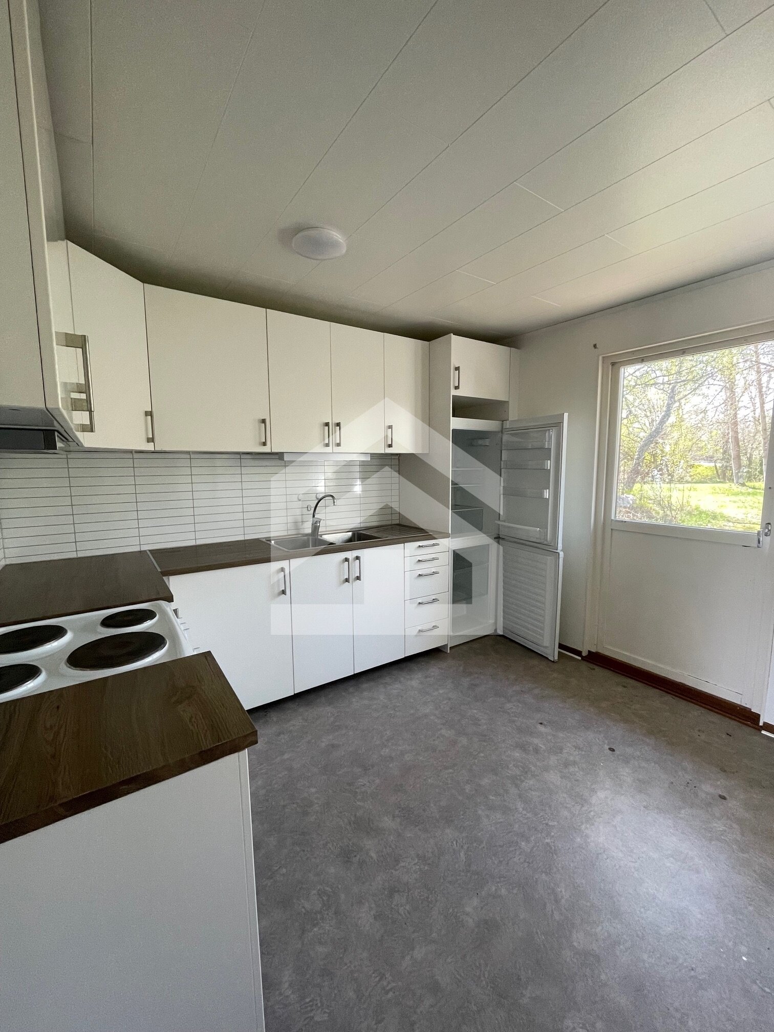 Drei bezugsfertige Schwedenhäuser auf großem Grundstück in Süd Schweden nahe See und Meer