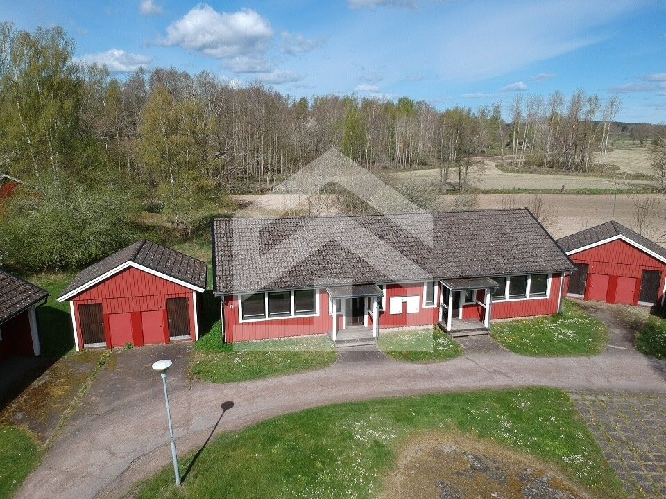 Drei bezugsfertige Schwedenhäuser auf großem Grundstück in Süd Schweden nahe See und Meer 