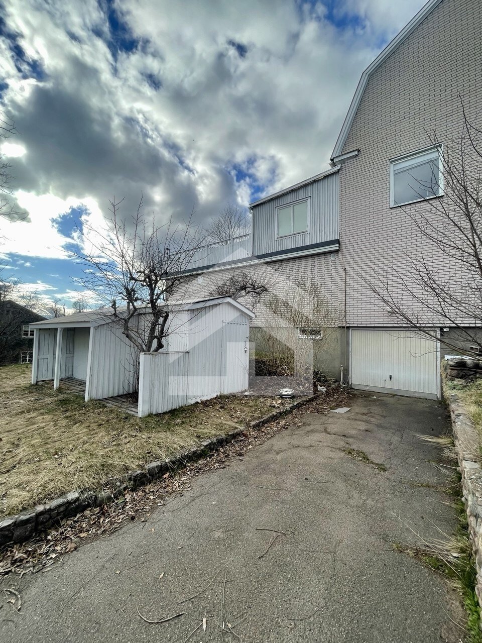 Exklusives Wohn- und Geschäftshaus direkt am Fluss Emån – Ein Juwel in Schweden / Småland