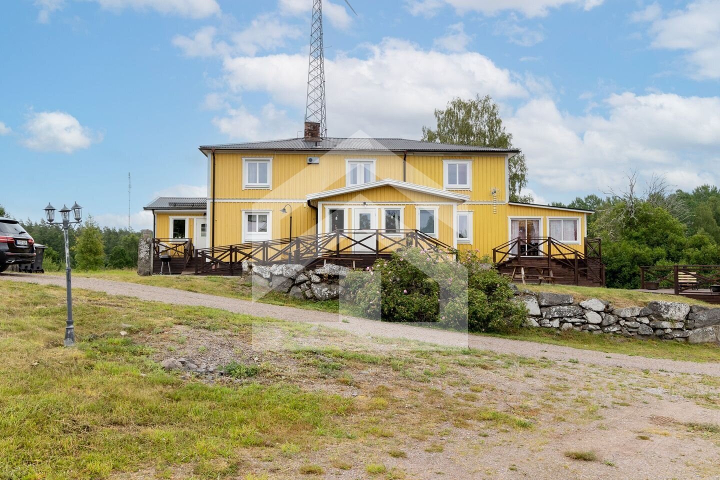 Gård in Schweden: Einzigartiger Resthof mit 50 Hektar, Solaranlage & eigenem Windkraftwerk
