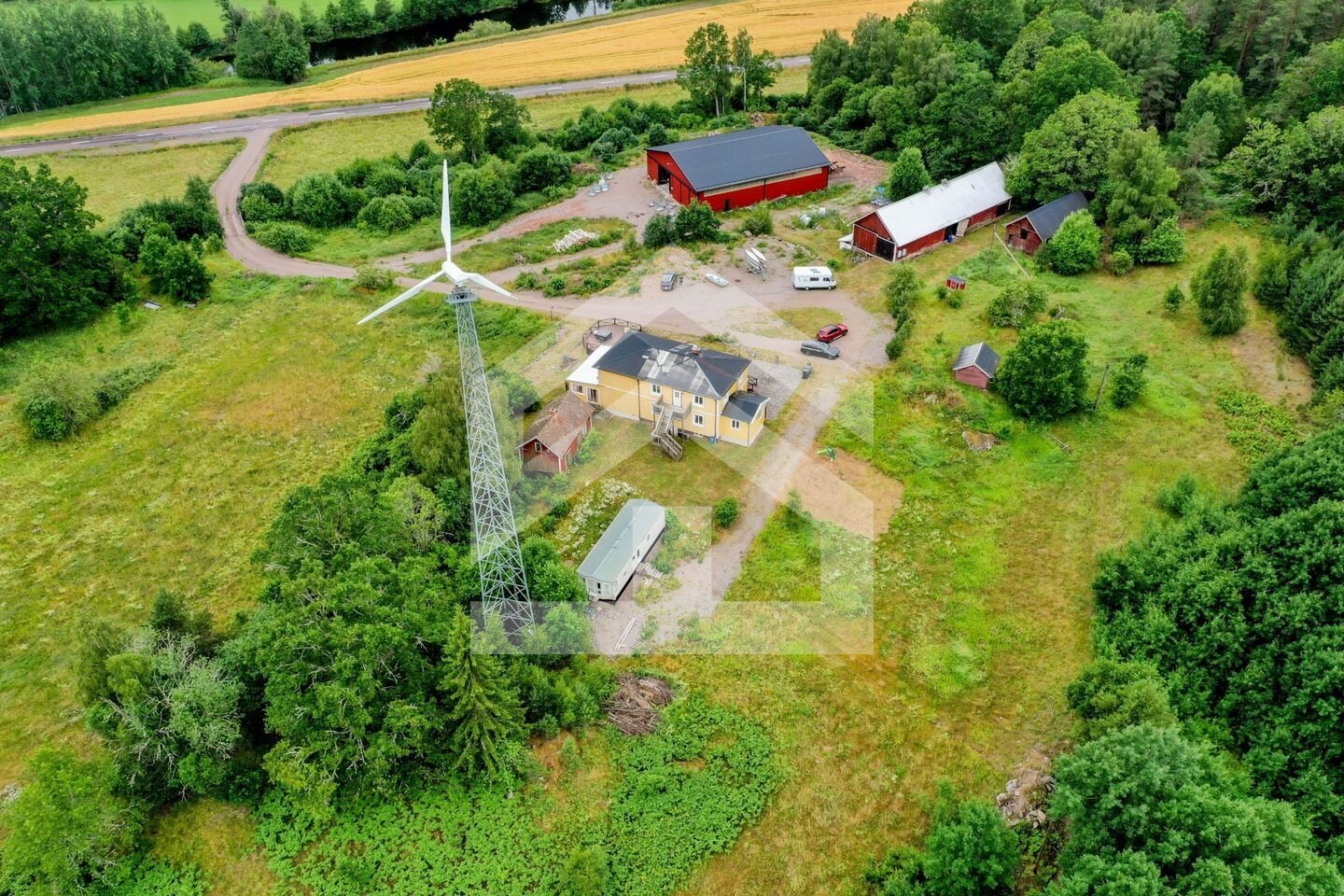 Gård in Schweden: Einzigartiger Resthof mit 50 Hektar, Solaranlage & eigenem Windkraftwerk