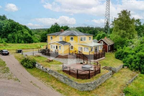 Gård in Schweden: Einzigartiger Resthof mit 50 Hektar, Solaranlage & eigenem Windkraftwerk