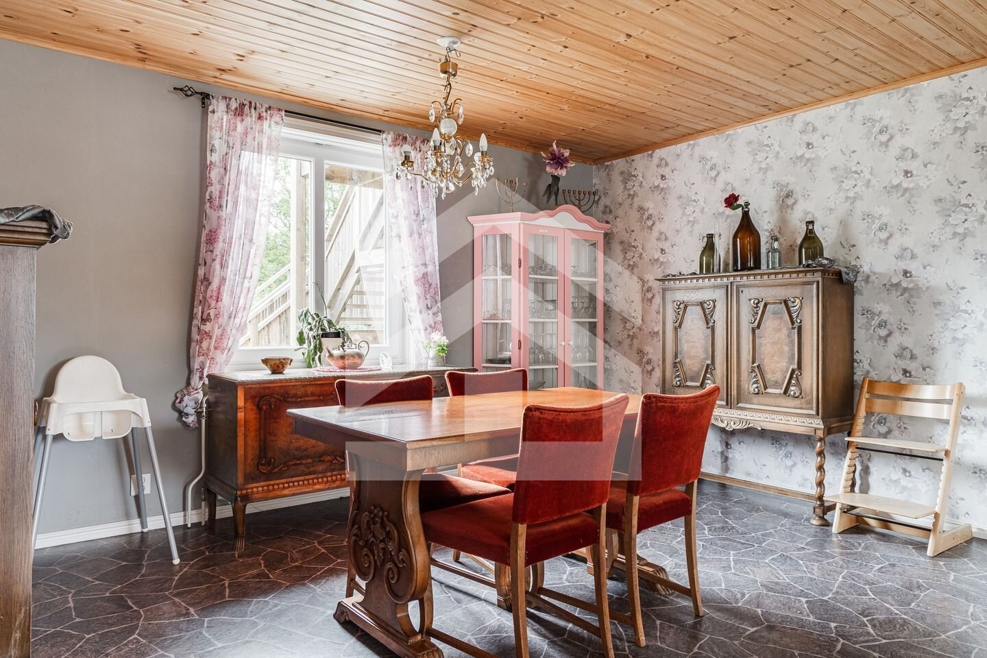 Gård in Schweden: Einzigartiger Resthof mit 50 Hektar, Solaranlage & eigenem Windkraftwerk