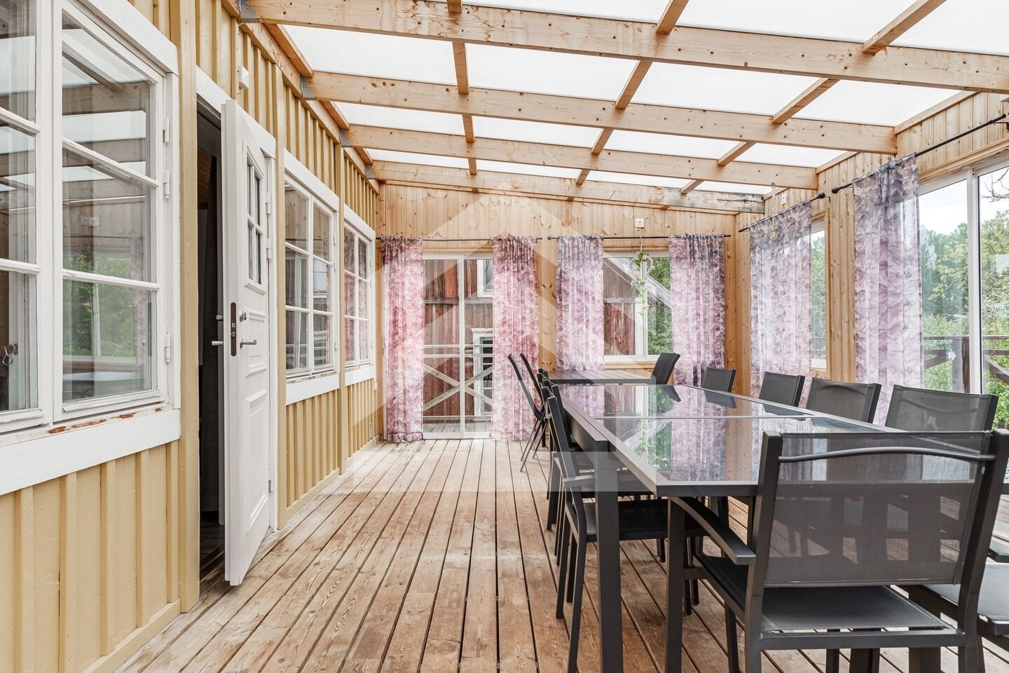 Gård in Schweden: Einzigartiger Resthof mit 50 Hektar, Solaranlage & eigenem Windkraftwerk