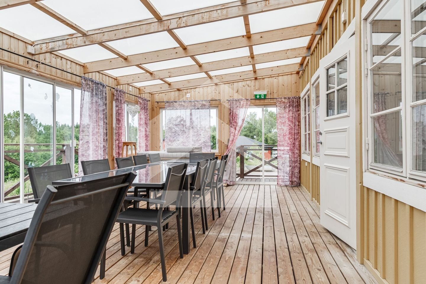 Gård in Schweden: Einzigartiger Resthof mit 50 Hektar, Solaranlage & eigenem Windkraftwerk