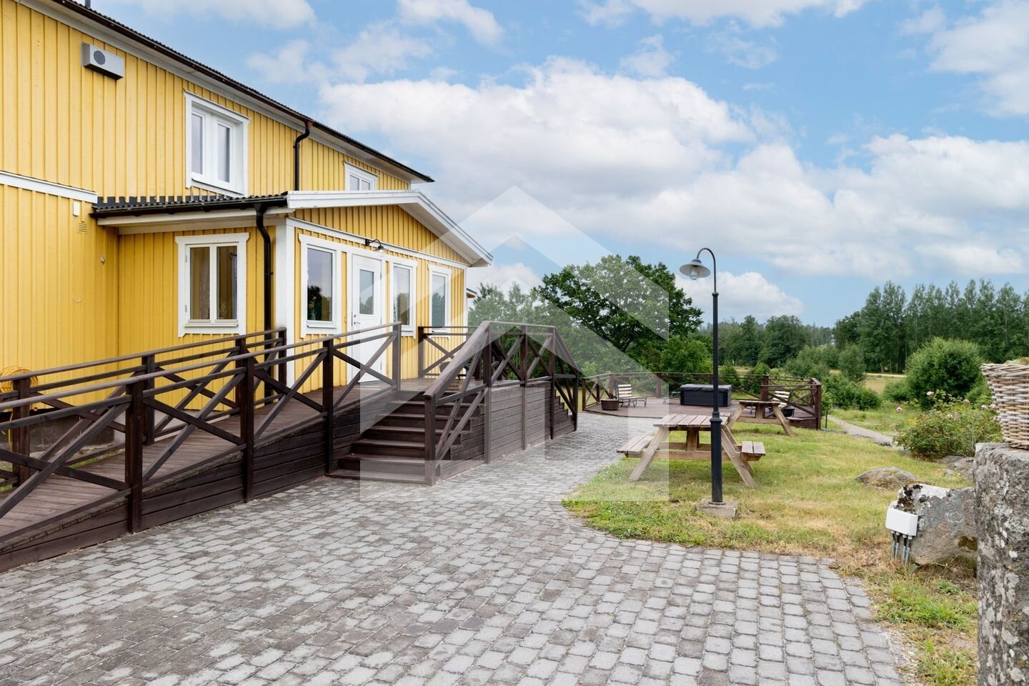 Gård in Schweden: Einzigartiger Resthof mit 50 Hektar, Solaranlage & eigenem Windkraftwerk