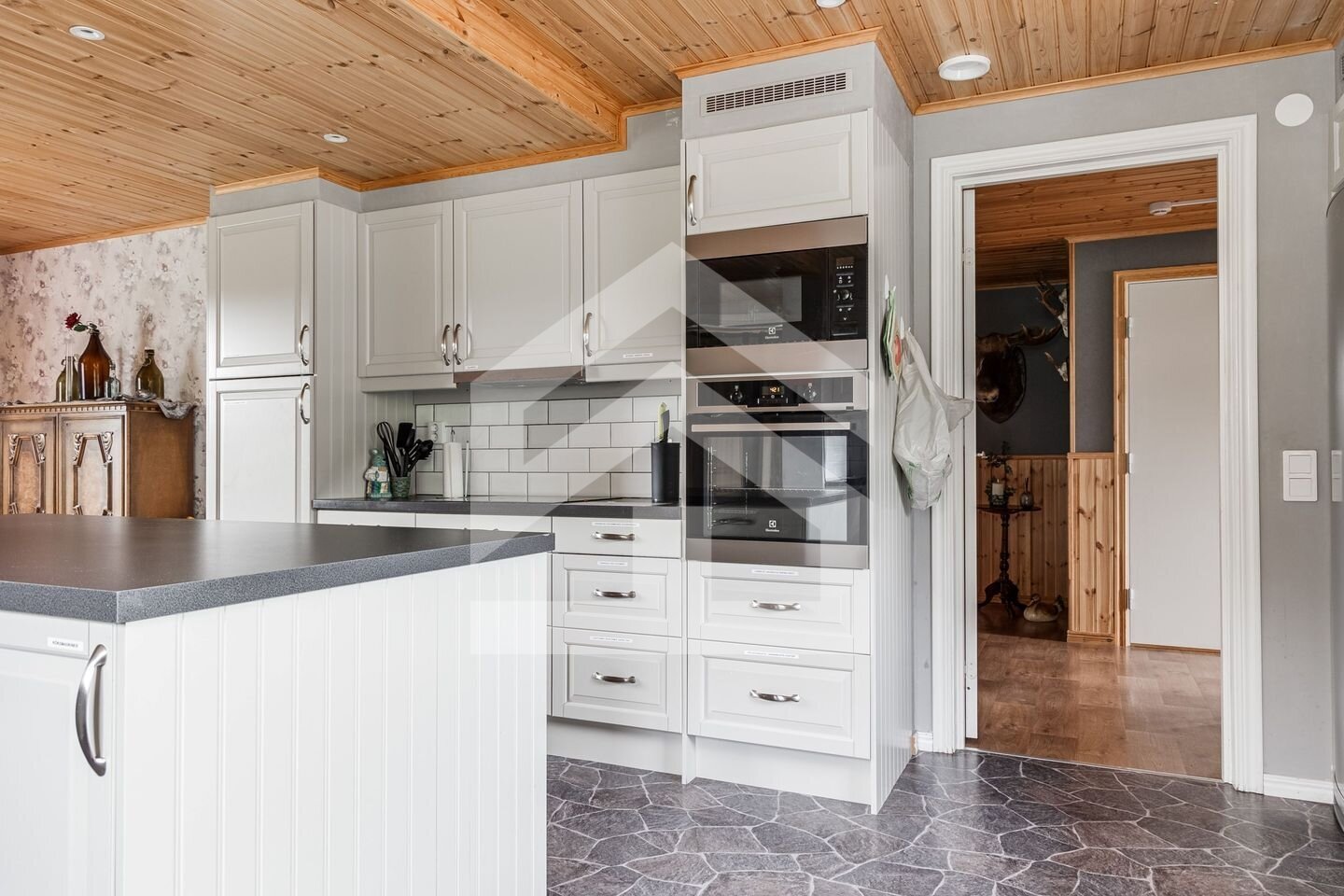 Gård in Schweden: Einzigartiger Resthof mit 50 Hektar, Solaranlage & eigenem Windkraftwerk