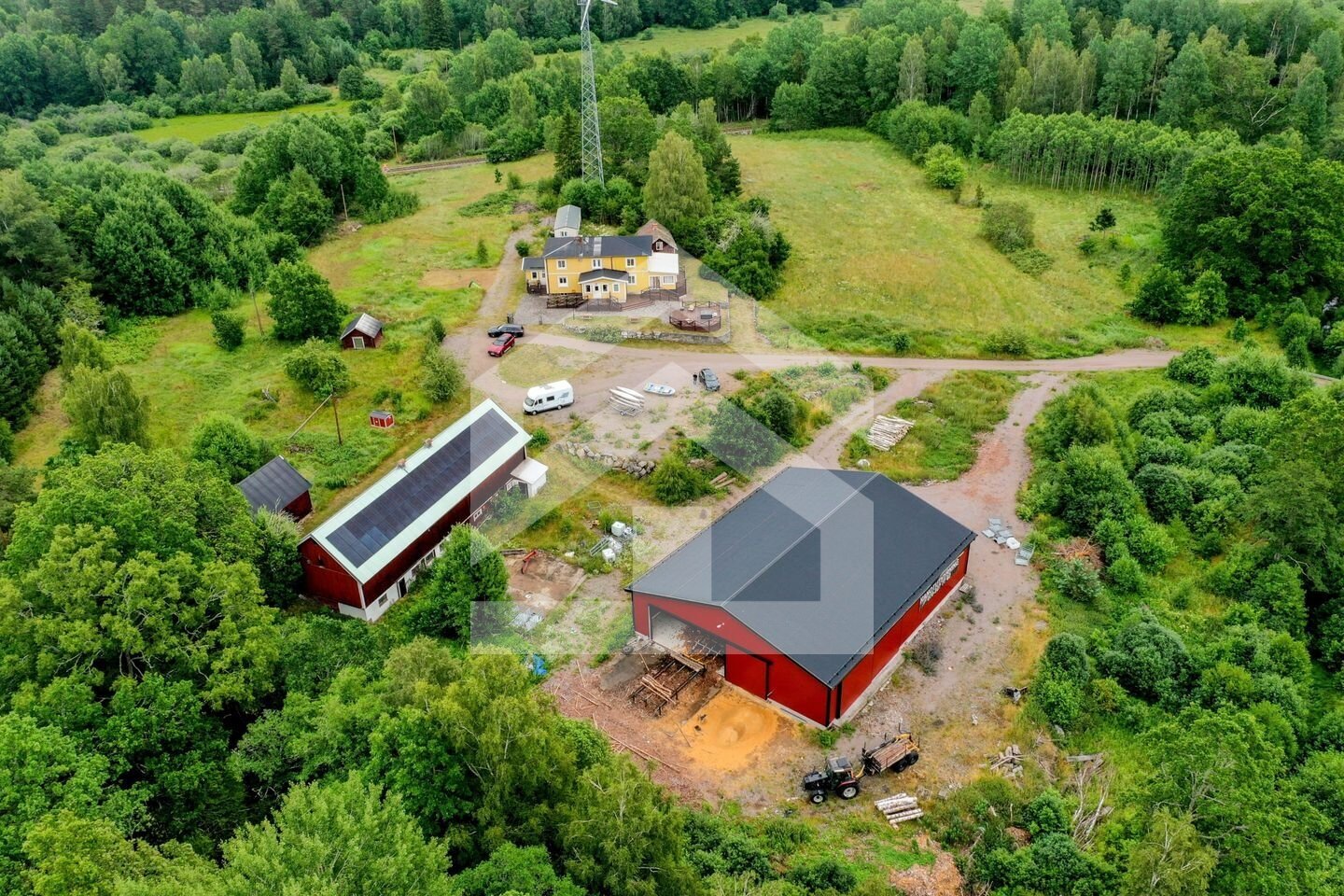 Gård in Schweden: Einzigartiger Resthof mit 50 Hektar, Solaranlage & eigenem Windkraftwerk