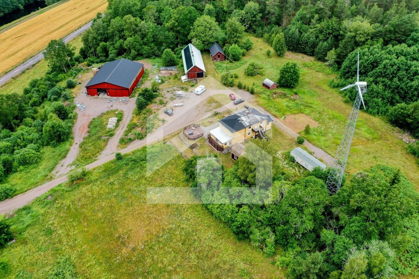 Gård in Schweden: Einzigartiger Resthof mit 50 Hektar, Solaranlage & eigenem Windkraftwerk