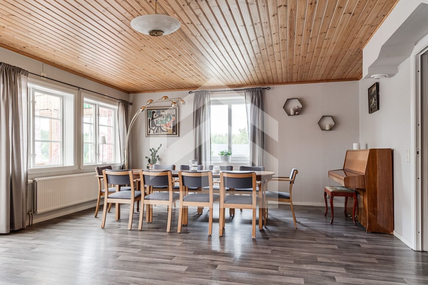 Gård in Schweden: Einzigartiger Resthof mit 50 Hektar, Solaranlage & eigenem Windkraftwerk