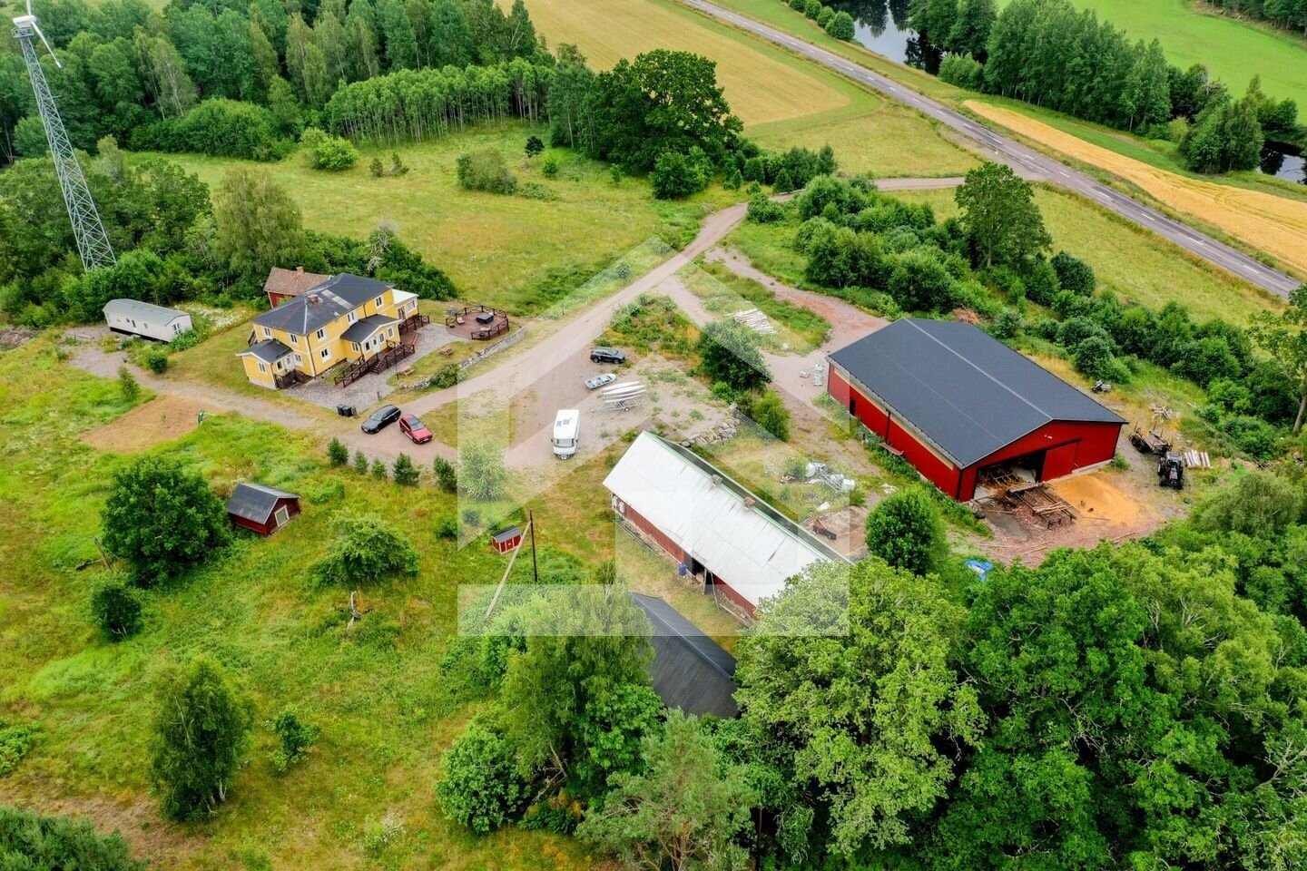 Gård in Schweden: Einzigartiger Resthof mit 50 Hektar, Solaranlage & eigenem Windkraftwerk