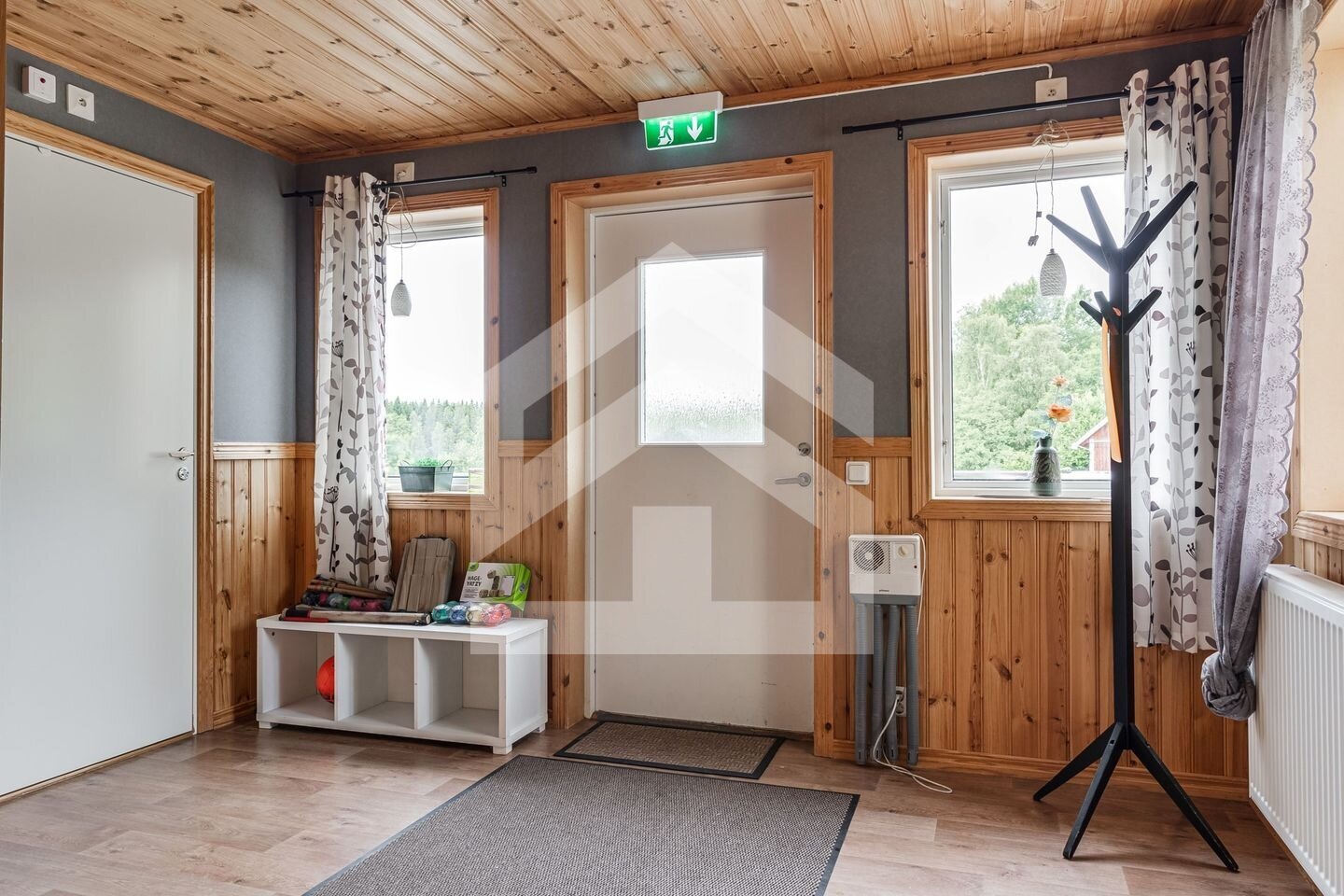 Gård in Schweden: Einzigartiger Resthof mit 50 Hektar, Solaranlage & eigenem Windkraftwerk