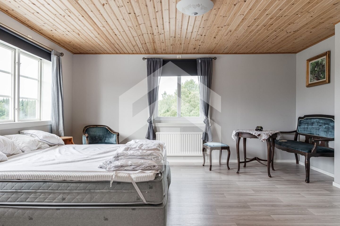 Gård in Schweden: Einzigartiger Resthof mit 50 Hektar, Solaranlage & eigenem Windkraftwerk