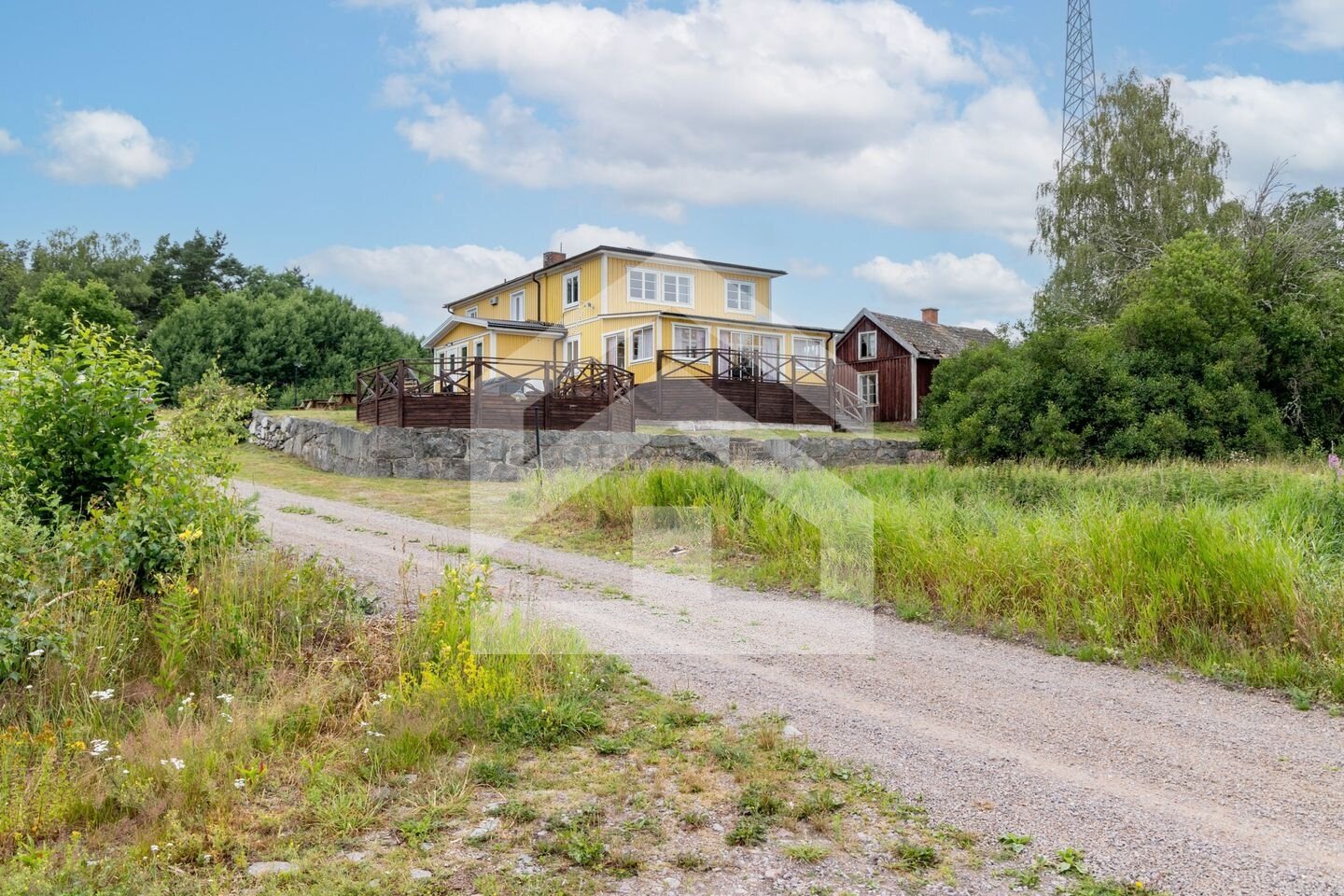 Gård in Schweden: Einzigartiger Resthof mit 50 Hektar, Solaranlage & eigenem Windkraftwerk
