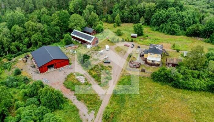 Gård in Schweden: Einzigartiger Resthof mit 50 Hektar, Solaranlage & eigenem Windkraftwerk
