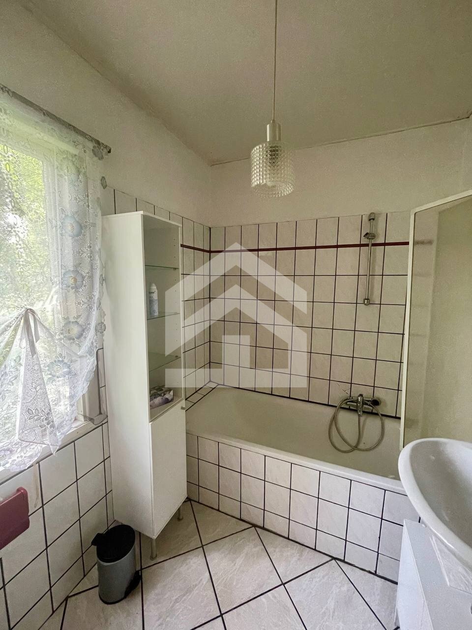 Dein eigenes Fleckchen Erde in Schweden: Verwirkliche dein Småland-Glück mit einem Schwedenhaus nahe am Wasser!