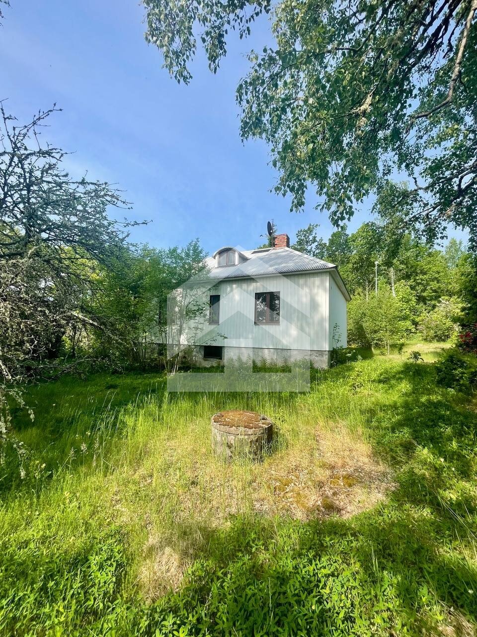 Dein eigenes Fleckchen Erde in Schweden: Verwirkliche dein Småland-Glück mit einem Schwedenhaus nahe am Wasser!