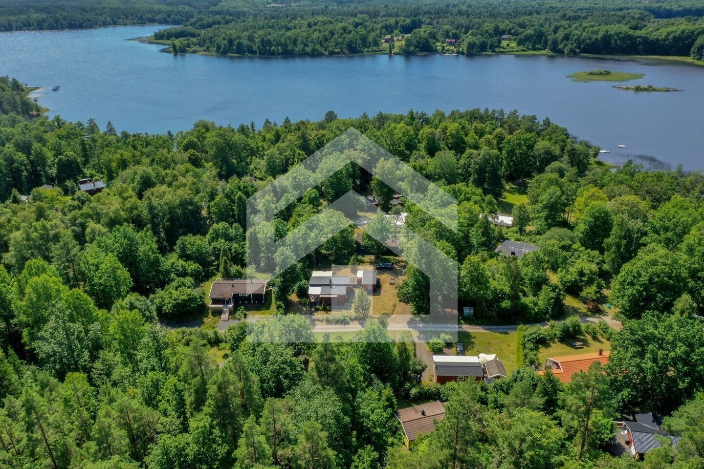 Dein eigenes Seeparadies in Schweden: Stilvolles Schwedenhaus mit Sauna & Badesee in Småland