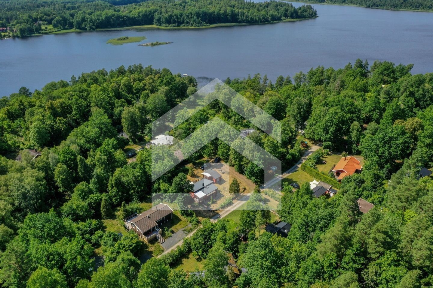 Dein eigenes Seeparadies in Schweden: Stilvolles Schwedenhaus mit Sauna & Badesee in Småland
