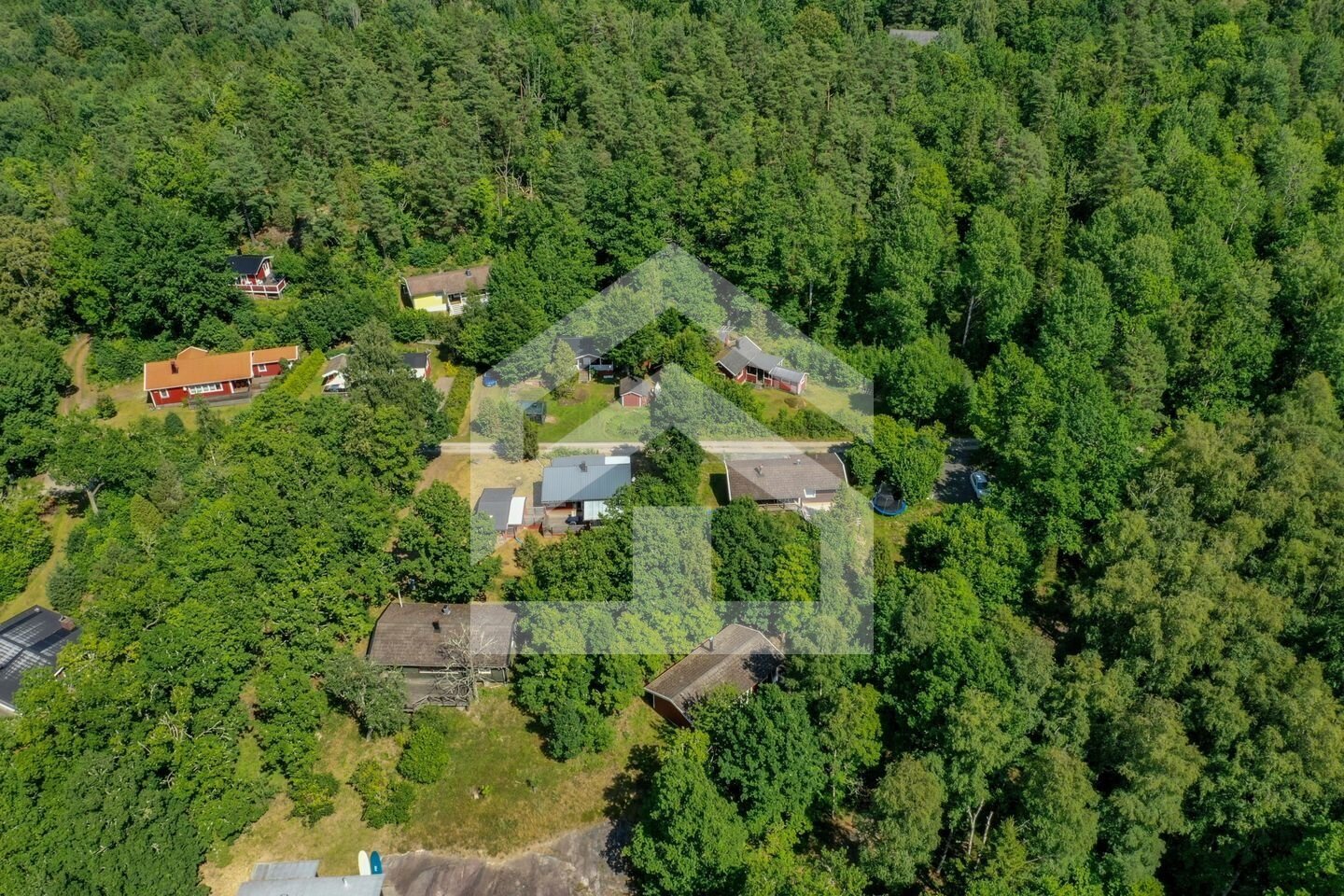 Dein eigenes Seeparadies in Schweden: Stilvolles Schwedenhaus mit Sauna & Badesee in Småland