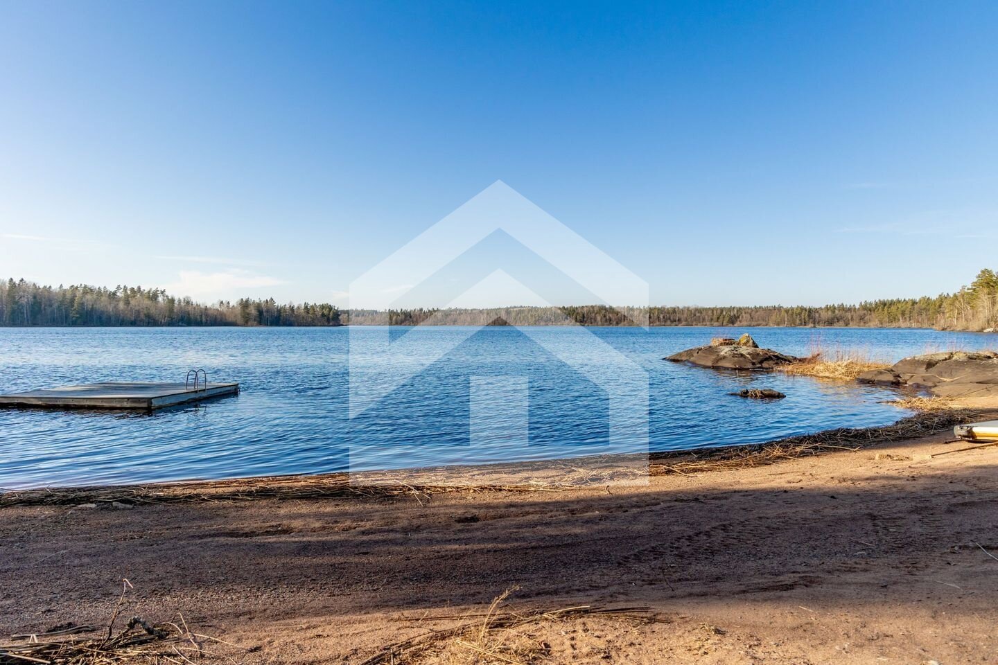 Dein eigenes Seeparadies in Schweden: Stilvolles Schwedenhaus mit Sauna & Badesee in Småland