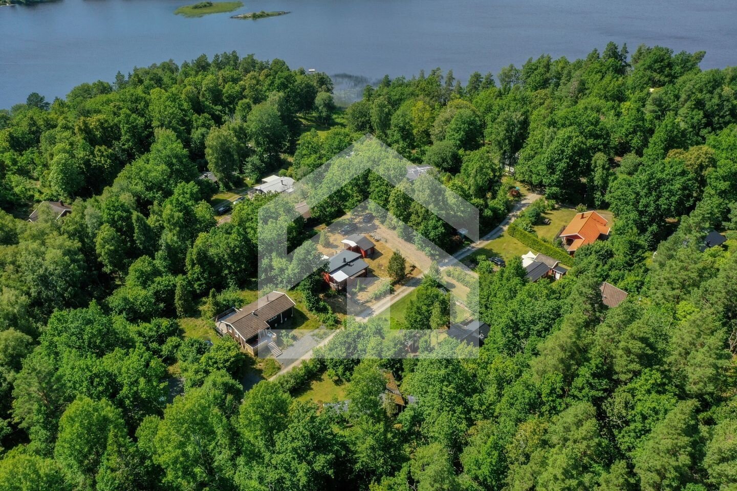 Dein eigenes Seeparadies in Schweden: Stilvolles Schwedenhaus mit Sauna & Badesee in Småland