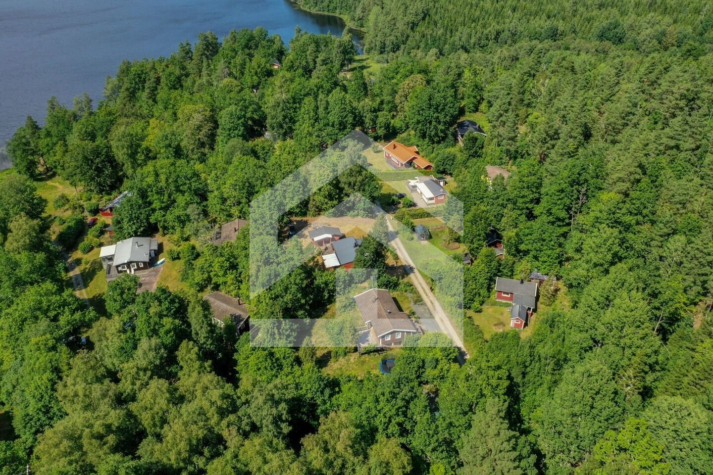 Dein eigenes Seeparadies in Schweden: Stilvolles Schwedenhaus mit Sauna & Badesee in Småland