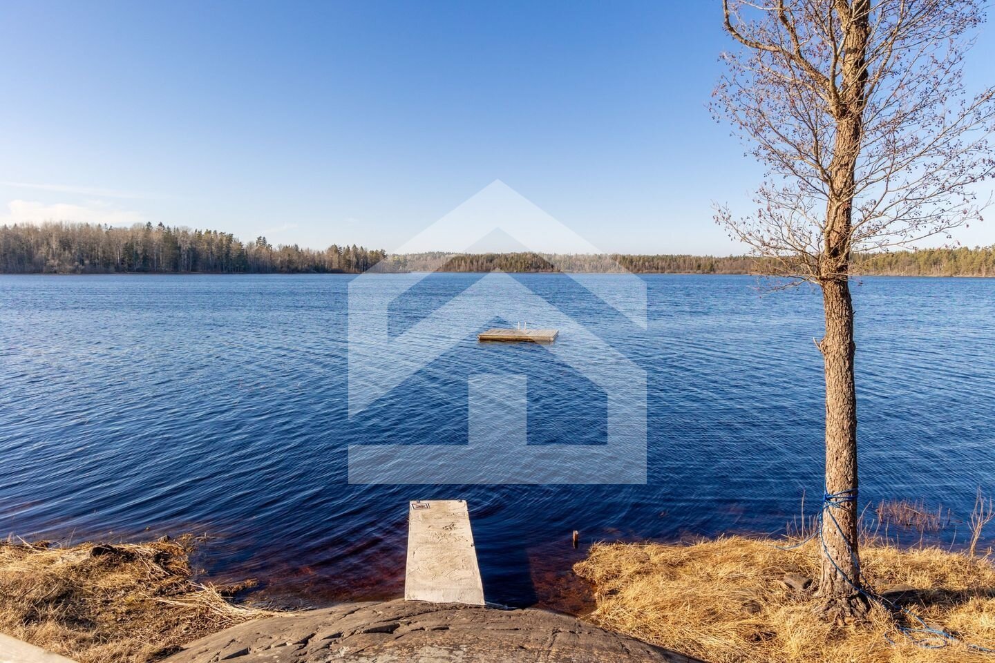 Dein eigenes Seeparadies in Schweden: Stilvolles Schwedenhaus mit Sauna & Badesee in Småland