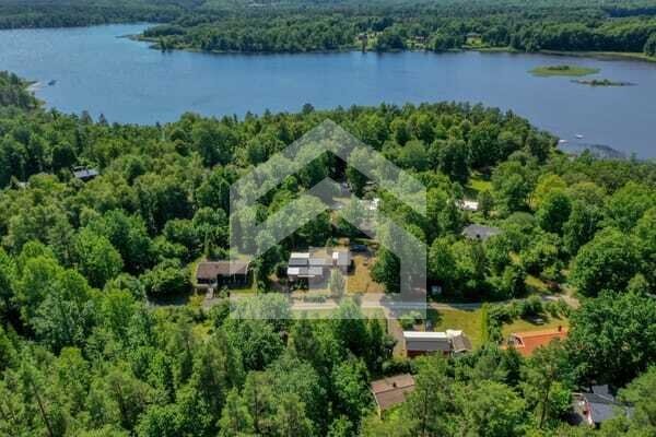 Dein eigenes Seeparadies in Schweden: Stilvolles Schwedenhaus mit Sauna & Badesee in Småland