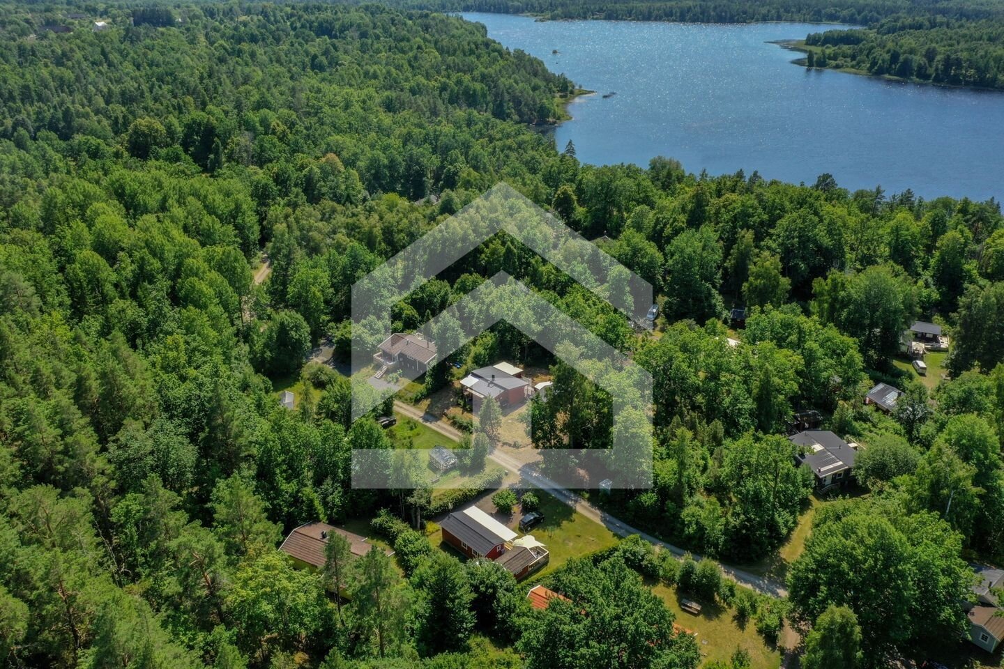 Dein eigenes Seeparadies in Schweden: Stilvolles Schwedenhaus mit Sauna & Badesee in Småland