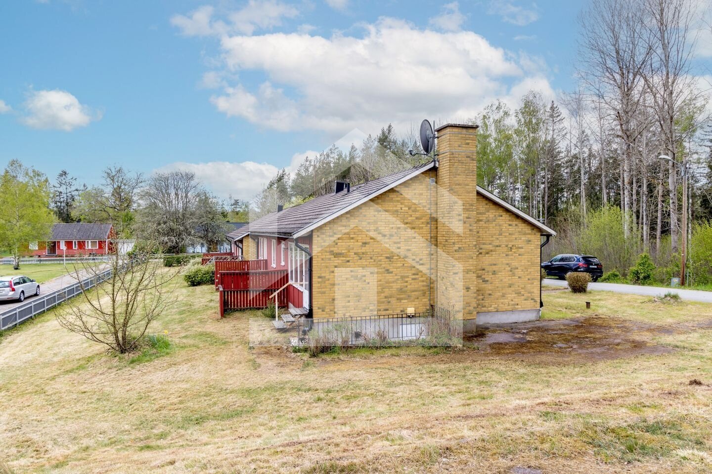 Mehrfamilienhaus mit Ausbaupotenzial in Schweden: Selbst bewohnen & 3 Einheiten vermieten im idyllischen Grönskåra
