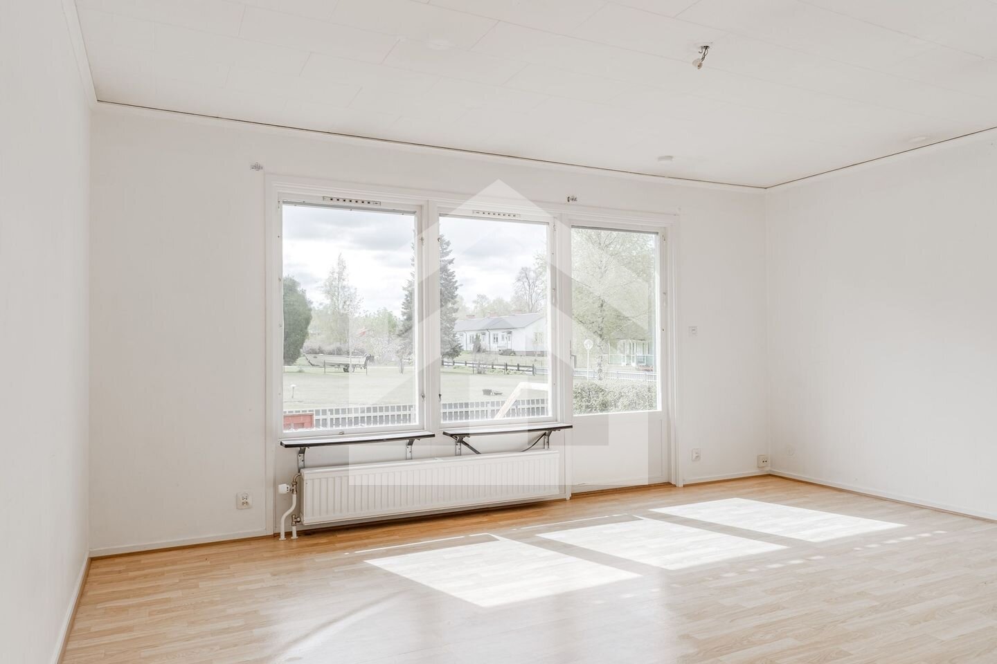 Mehrfamilienhaus mit Ausbaupotenzial in Schweden: Selbst bewohnen & 3 Einheiten vermieten im idyllischen Grönskåra