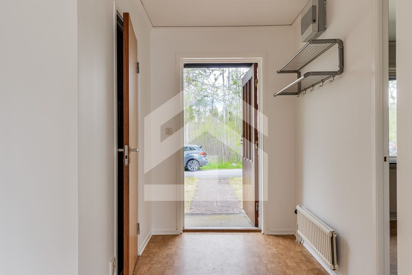 Mehrfamilienhaus mit Ausbaupotenzial in Schweden: Selbst bewohnen & 3 Einheiten vermieten im idyllischen Grönskåra