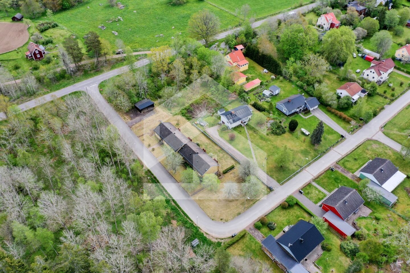 Mehrfamilienhaus mit Ausbaupotenzial in Schweden: Selbst bewohnen & 3 Einheiten vermieten im idyllischen Grönskåra