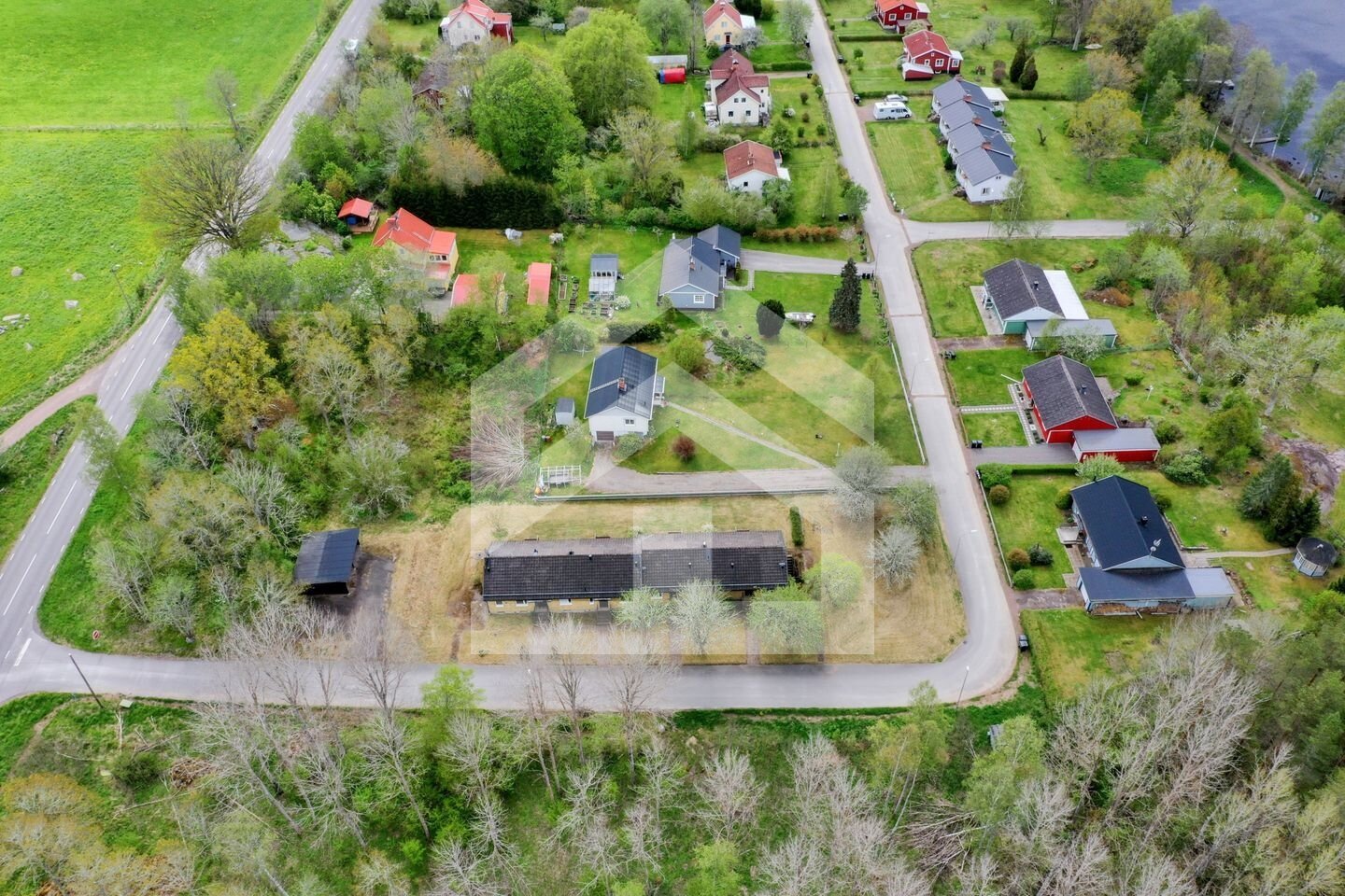 Mehrfamilienhaus mit Ausbaupotenzial in Schweden: Selbst bewohnen & 3 Einheiten vermieten im idyllischen Grönskåra