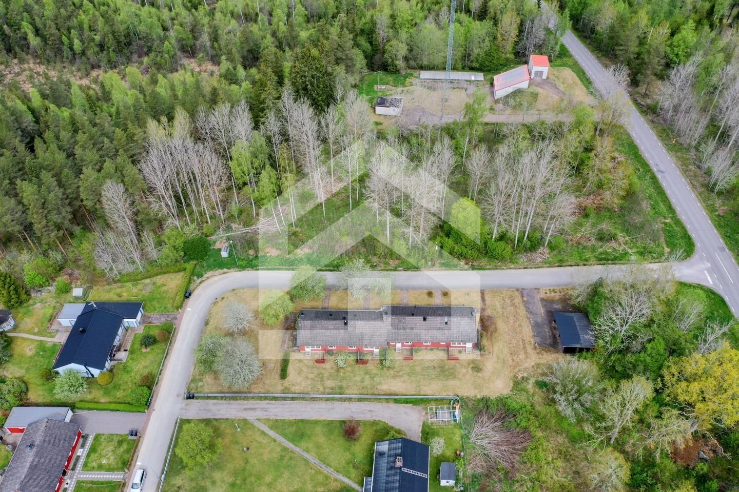 Mehrfamilienhaus mit Ausbaupotenzial in Schweden: Selbst bewohnen & 3 Einheiten vermieten im idyllischen Grönskåra
