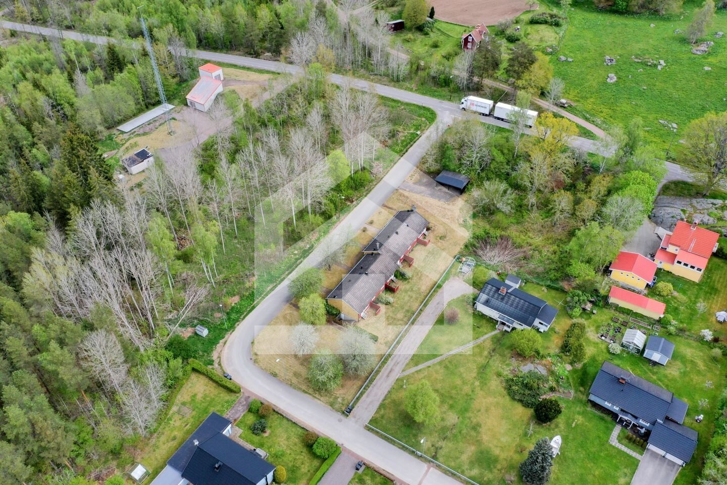 Mehrfamilienhaus mit Ausbaupotenzial in Schweden: Selbst bewohnen & 3 Einheiten vermieten im idyllischen Grönskåra